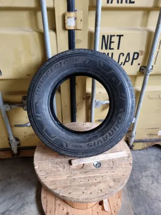 Vendo  1 Neumático de  furgón en perfecto estado