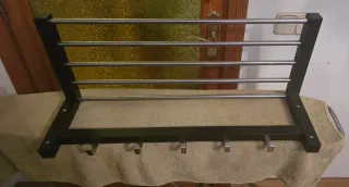 Perchero de pared con estante