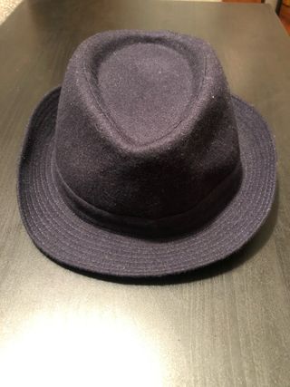 Cappello elegante blu