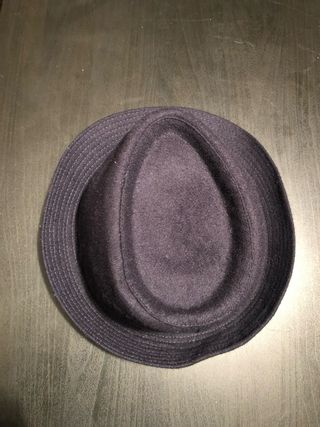 Cappello elegante blu