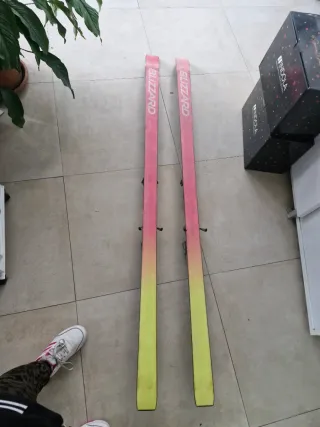 Pack esquí: esquís, bastones y funda