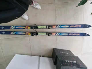 Pack esquí: esquís, bastones y funda