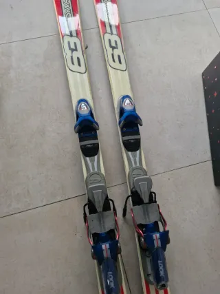 Pack esquí: esquís, bastones y funda