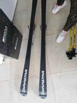 Pack esquí: esquís, bastones y funda