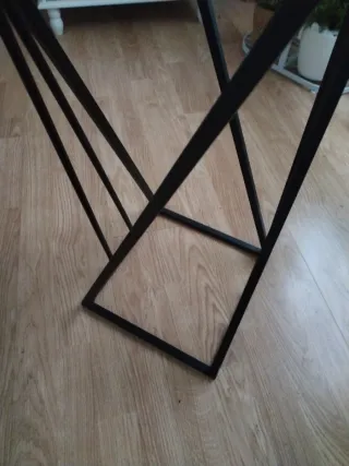 Mesa auxiliar estilo moderno negra