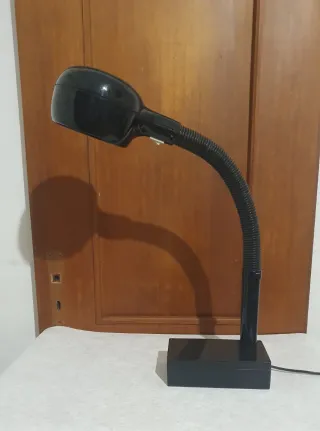 Lampada da tavolo flessibile nera