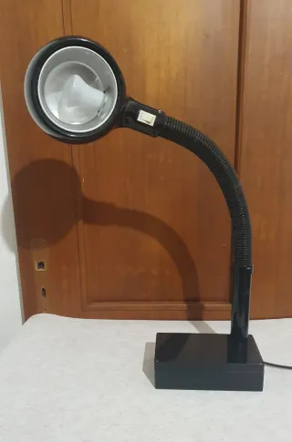 Lampada da tavolo flessibile nera