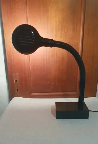 Lampada da tavolo flessibile nera