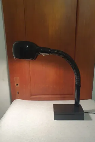 Lampada da tavolo flessibile nera