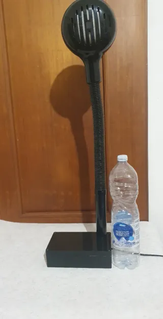 Lampada da tavolo flessibile nera