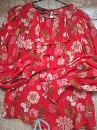 Camisa estampada flores roja