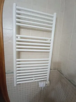 Calentador de toallas blanco