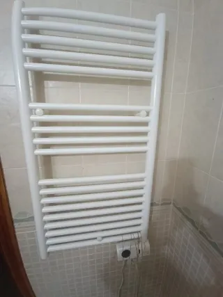 Calentador de toallas blanco