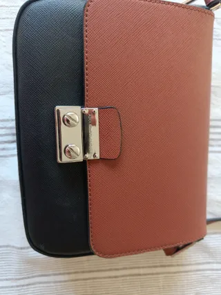 Bolso marrón y negro