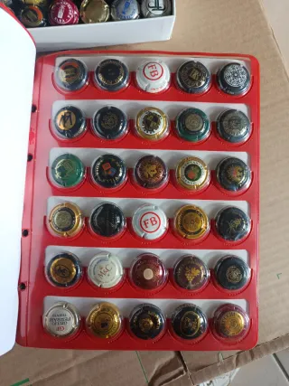 Album tappi champagne + scatola + di 150 pezzi