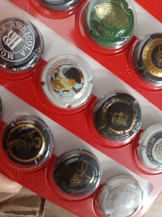 Album tappi champagne + scatola + di 150 pezzi