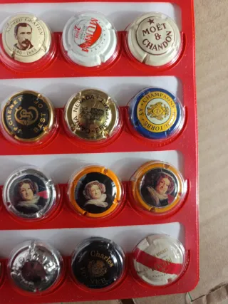 Album tappi champagne + scatola + di 150 pezzi