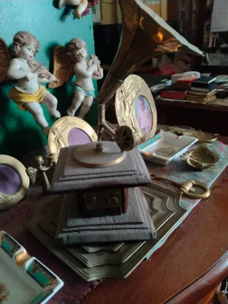 Gramófono antiguo decorativo