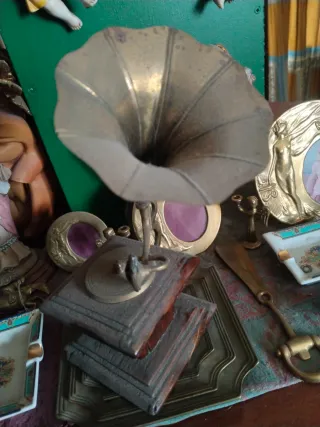 Gramófono antiguo decorativo