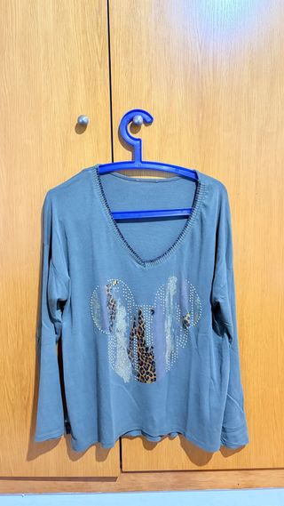 Camiseta verde manga larga con estampado