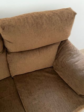 Sofá de tela marrón