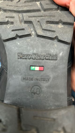 Botines de piel negros