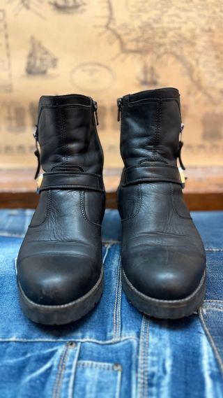 Botines de piel negros