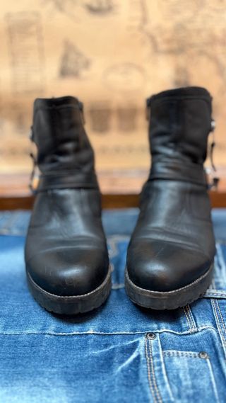 Botines de piel negros