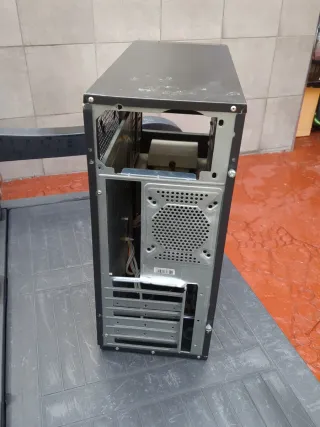 Torre Micro ATX con Grabadora DVD