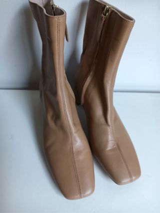 Botín piel tacón cuadrado punta fina