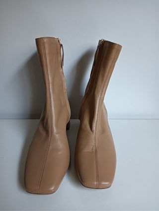 Botín piel tacón cuadrado punta fina