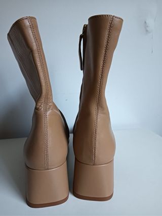 Botín piel tacón cuadrado punta fina