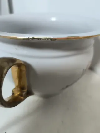 Orinal antiguo de porcelana con flores