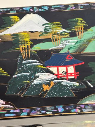 Portagioie laccato con carillon