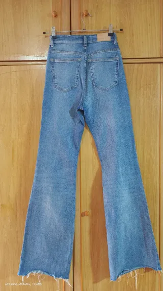 Vaqueros acampanados Pull&Bear Talla 34