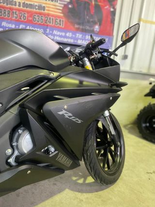 Yamaha YZF 125 R Negra