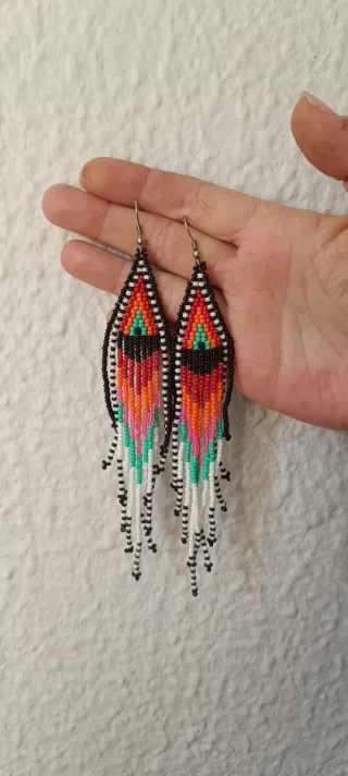 Pendientes largos de abalorios