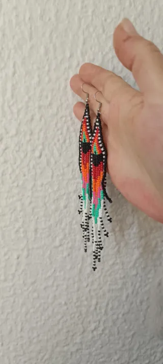 Pendientes largos de abalorios