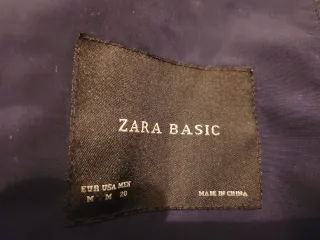 Plumífero Zara azul marino con cinturón