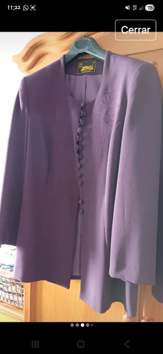 Traje chaqueta y falda morado