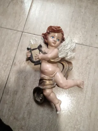 Ángel antiguo con lira