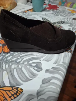 Zapatos de ante marrones sin cordones