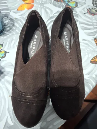 Zapatos de ante marrones sin cordones