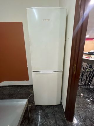 Nevera Daewoo blanca
