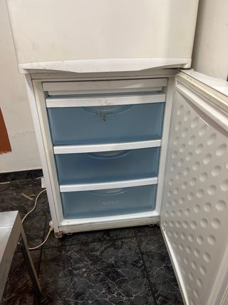 Nevera Daewoo blanca