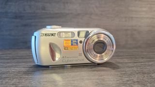 Sony Cyber-shot DSCP73 Cámara Digital 4.1 MP