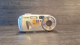 Sony Cyber-shot DSCP73 Cámara Digital 4.1 MP