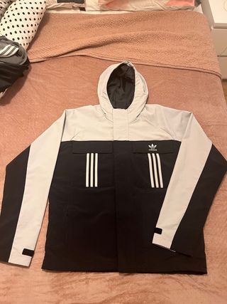 Chaqueta Adidas gris y negra