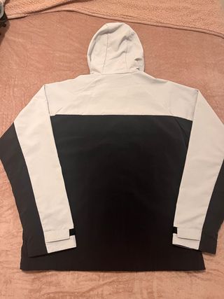 Chaqueta Adidas gris y negra