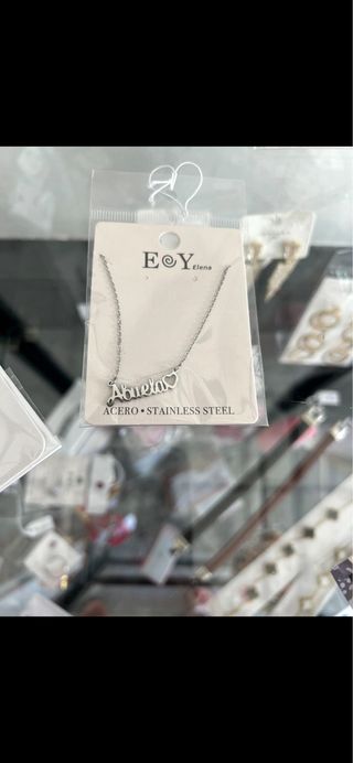 Collares, anillos, perfume, ambientador, pulsera